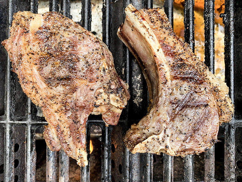 Grilled lamb chops with cucumbers, yogurt and couscous